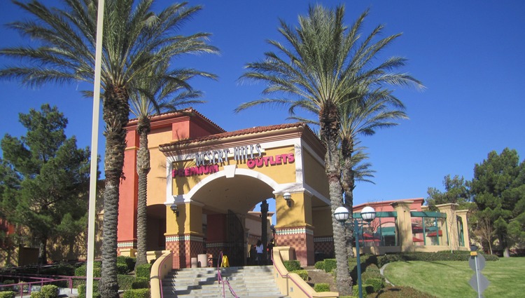 Desert Hills Outlet Mall Palm Springs