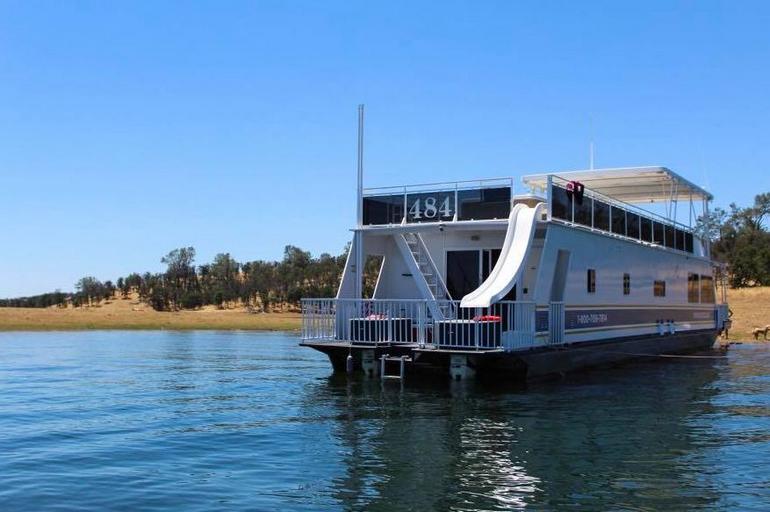 Lake Don Pedro Houseboat